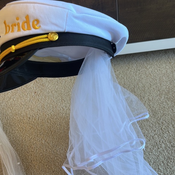 Bachelorette Veils - Picture 3 of 4